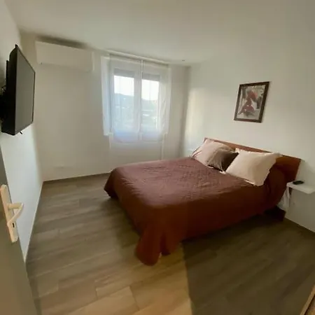 F4 Pour 6 Personnes אז'אקסיו